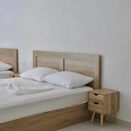Alexander Center Apartment *