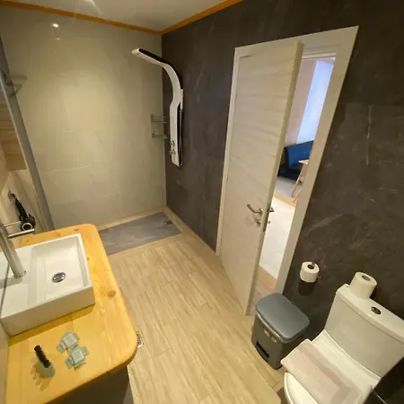 Alexander Center Apartment *